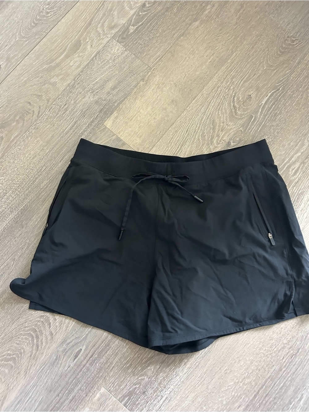 Lululemon train times short